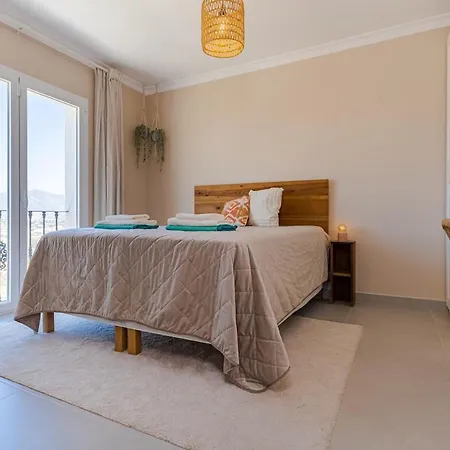 Huge Luxury With Stunning Views Feriehus