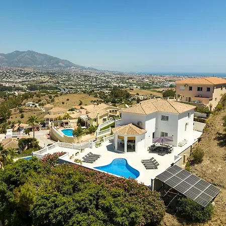 Huge Luxury With Stunning Views Semesterbostad