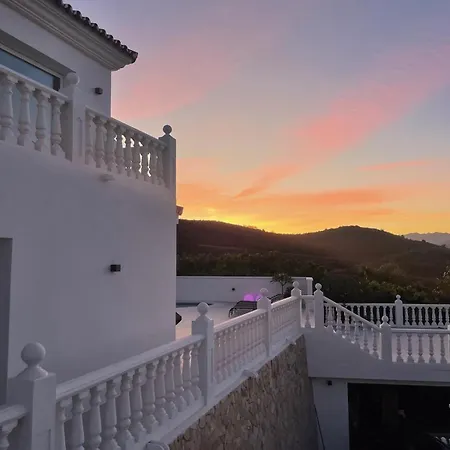 Huge Luxury With Stunning Views *