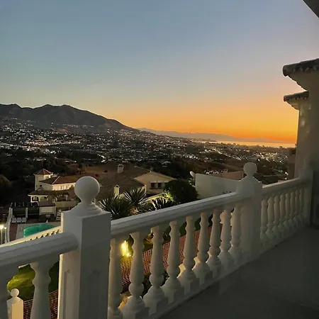 Huge Luxury With Stunning Views Semesterbostad