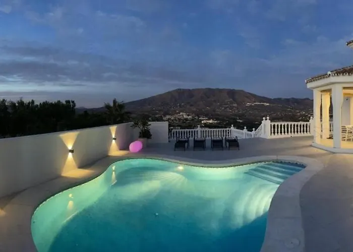 Huge Luxury With Stunning Views Semesterbostad Humera
