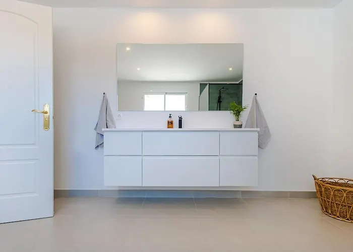 Huge Luxury With Stunning Views Semesterbostad Humera