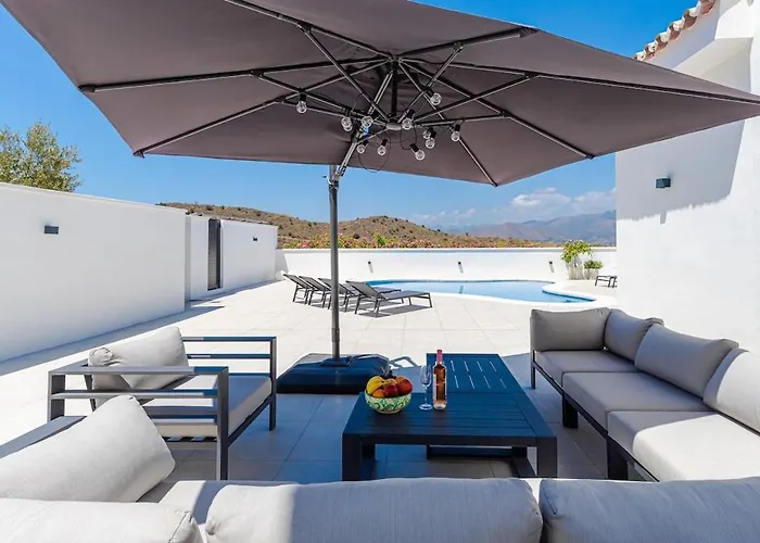 Huge Luxury With Stunning Views Humera