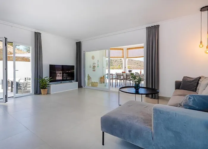 Huge Luxury With Stunning Views * Humera