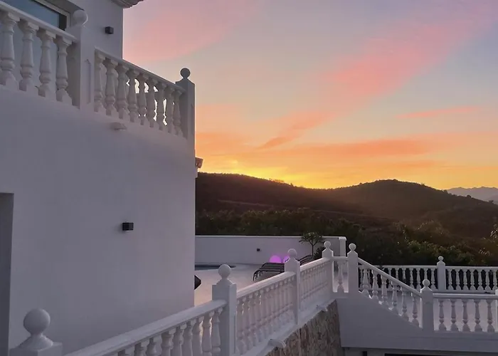 Huge Luxury With Stunning Views *