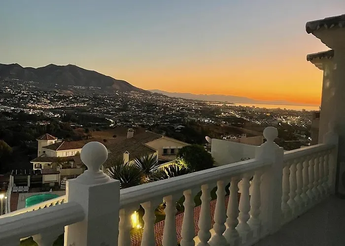 Huge Luxury With Stunning Views Semesterbostad